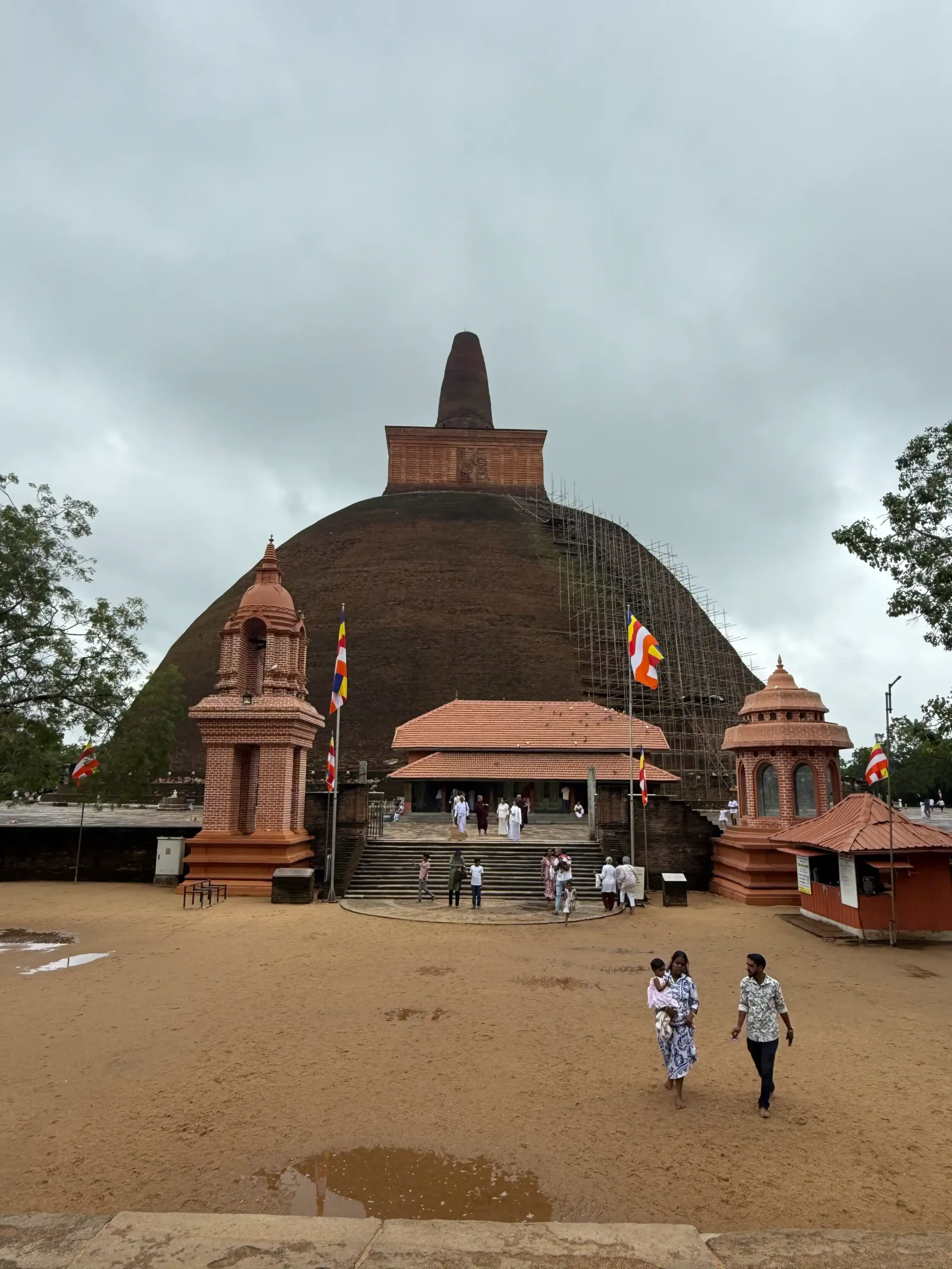 Ruwanwelisaya stupa in Anuradhapura Sri Lanka